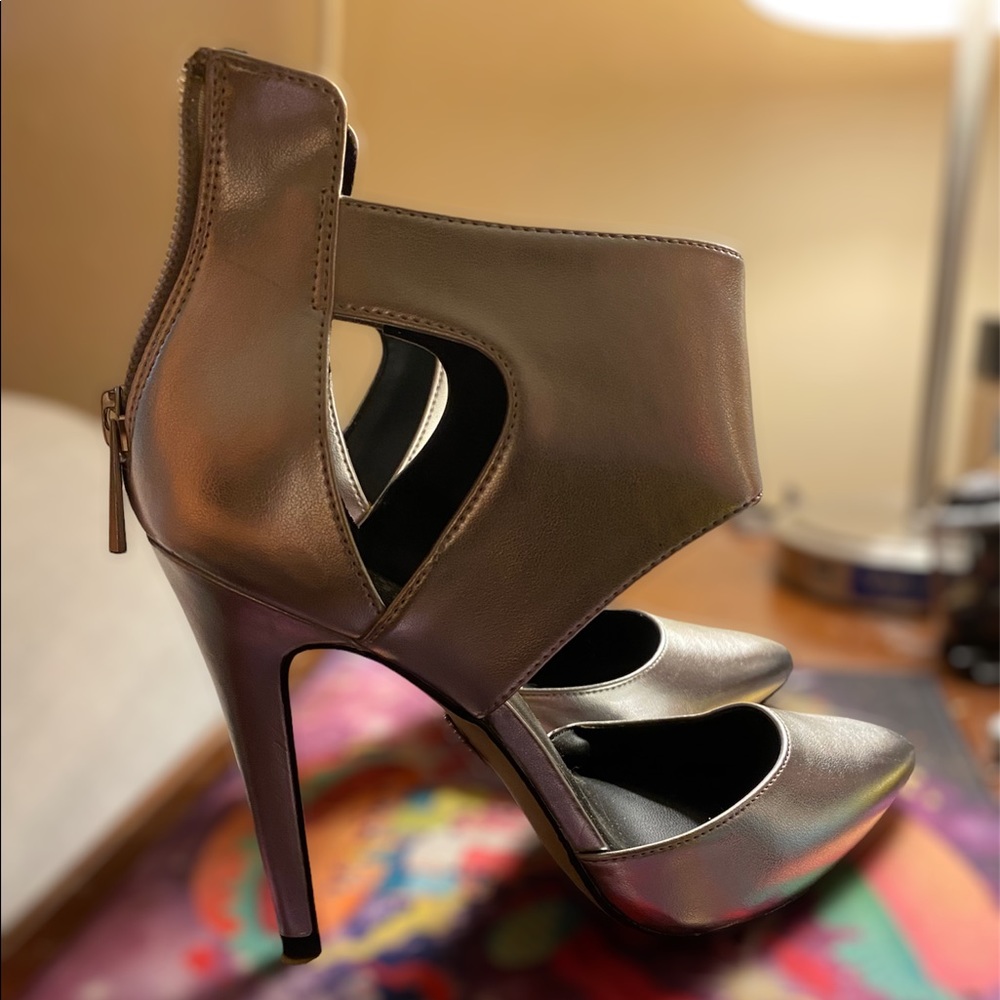 Rock & Republic Silver Heels